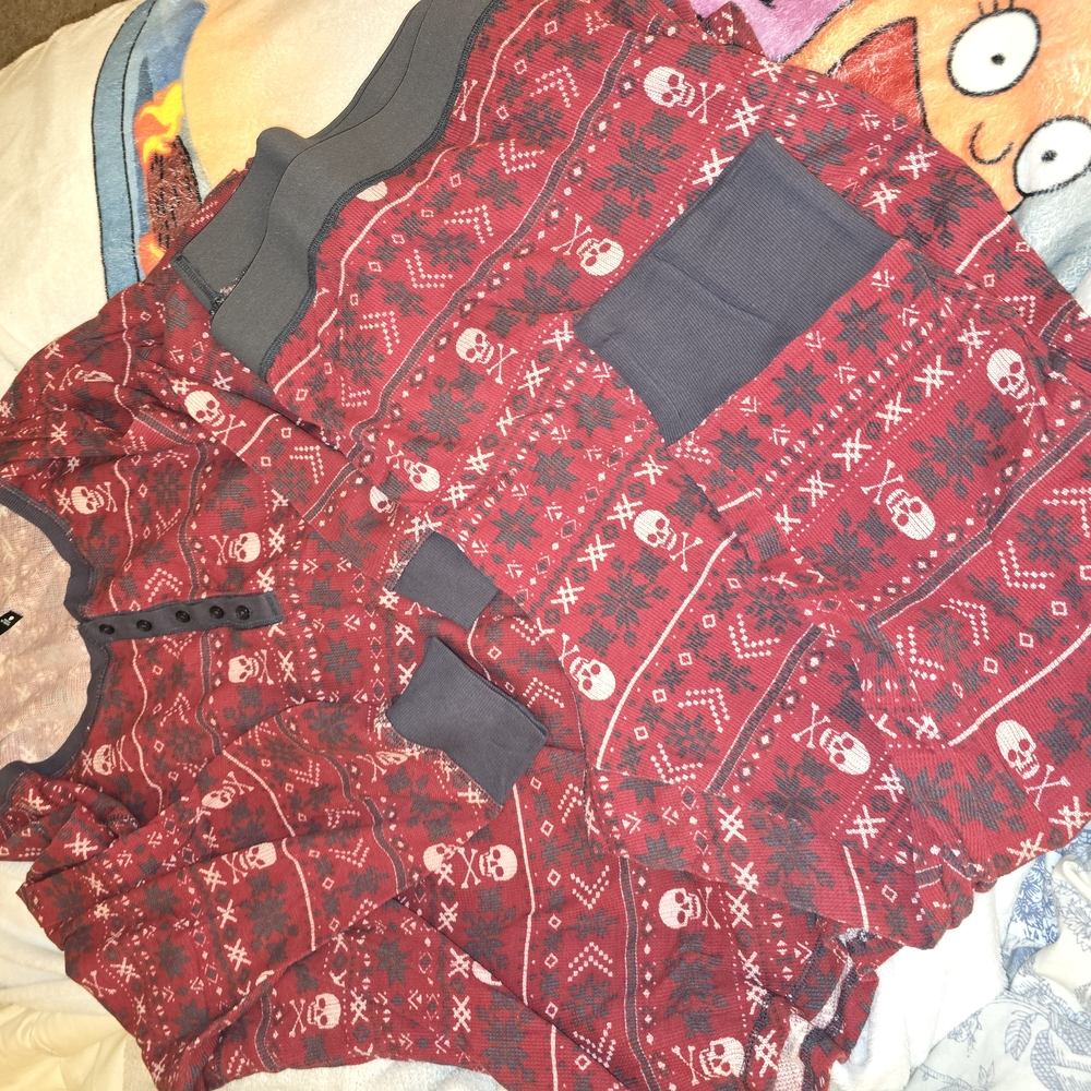 Torrid Plus Size 6 Holiday Festive Red Skull Print Pajama Set
